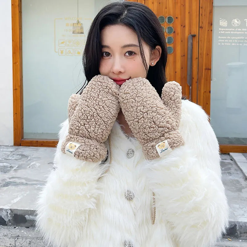 Warm women's teddy mittens, ideal for cold weather, providing a cozy feel and trendy look.