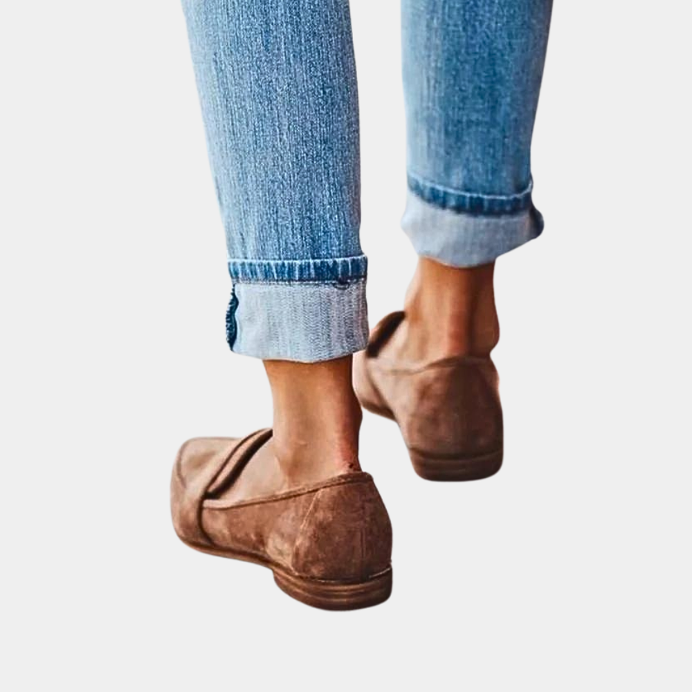 Fashionable women's pointed-toe loafers, slip-on design offers comfort & smart-casual elegance.