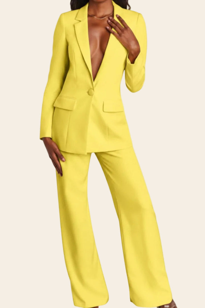 Stylish women's tailored blazer & pants set, designed for a sharp business look and professional elegance.