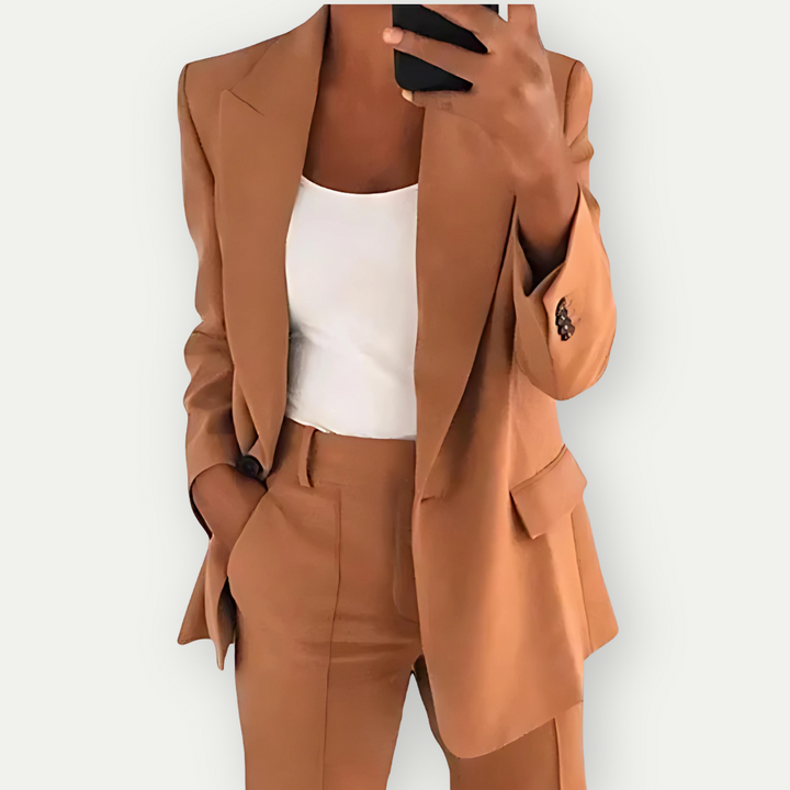 Modern women's fashion: a versatile two-piece blazer set. Ideal for elegant office wear or chic business casual styling.