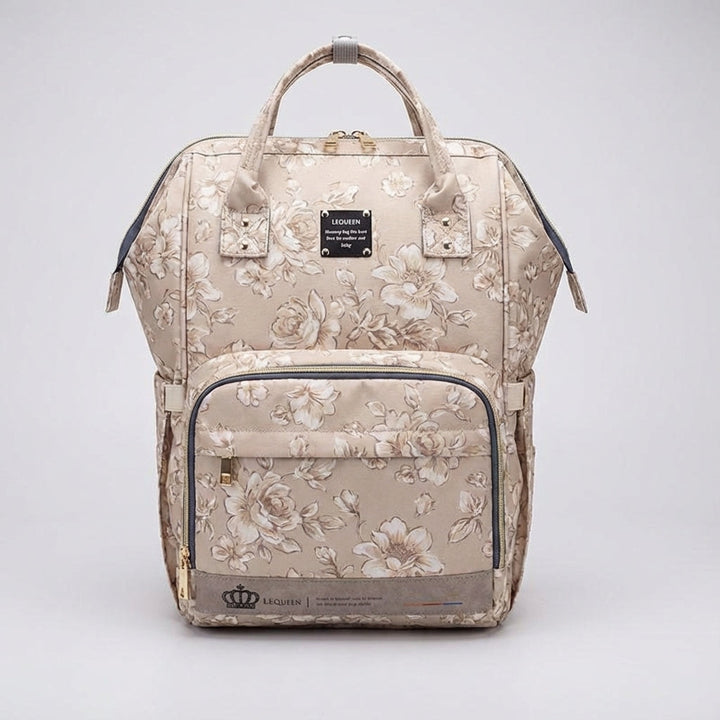 Practical nappy bag with side pockets for bottles & wipes, perfect for on-the-go parents.