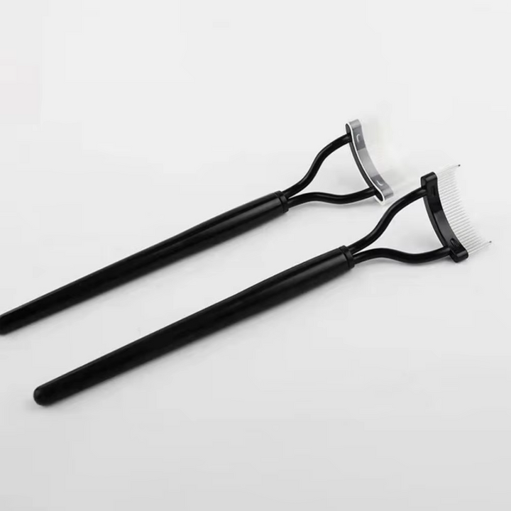 Gift-ready precision eyelash comb & lash separator for any beauty enthusiast.