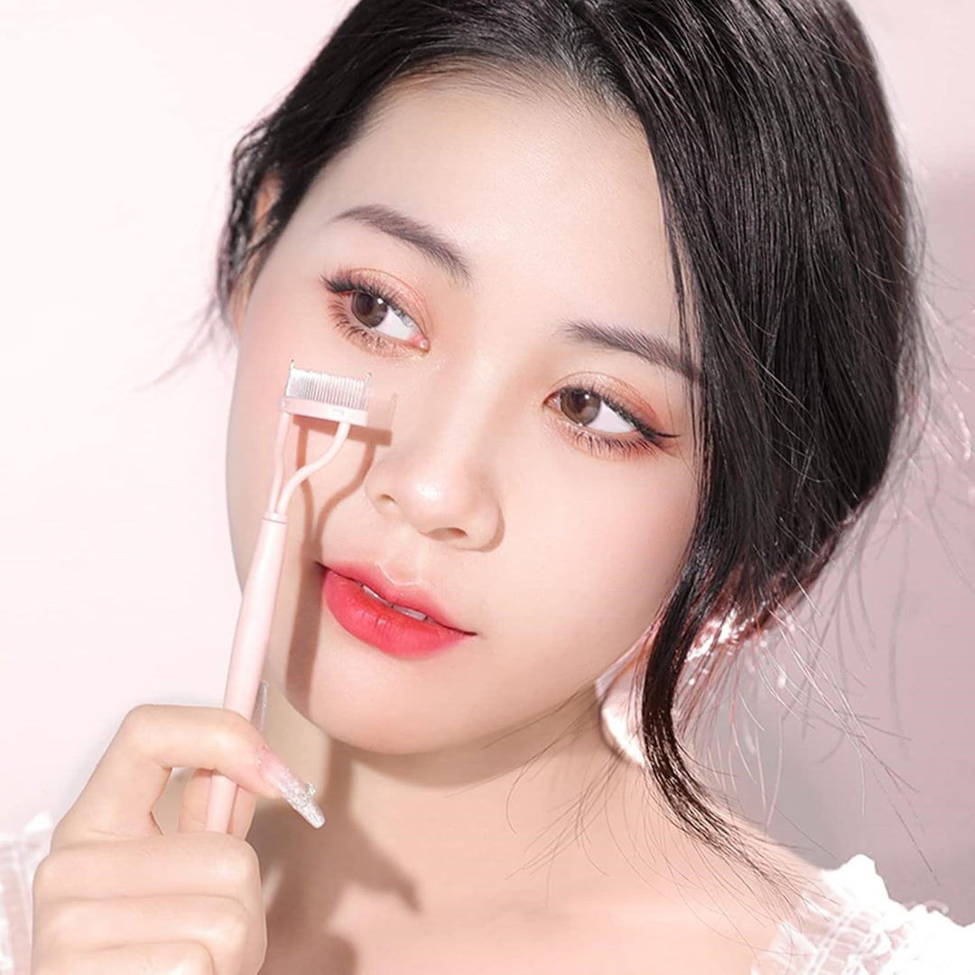 This women's eyelash comb & separator is the ultimate precision tool for perfect lashes.