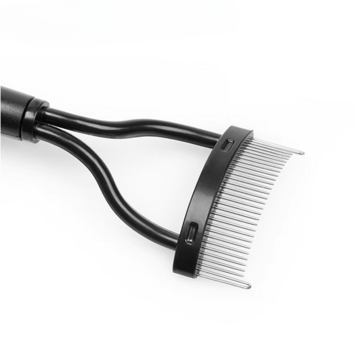 Clump-free lashes are easy with this precision mascara tool & eyelash separator.