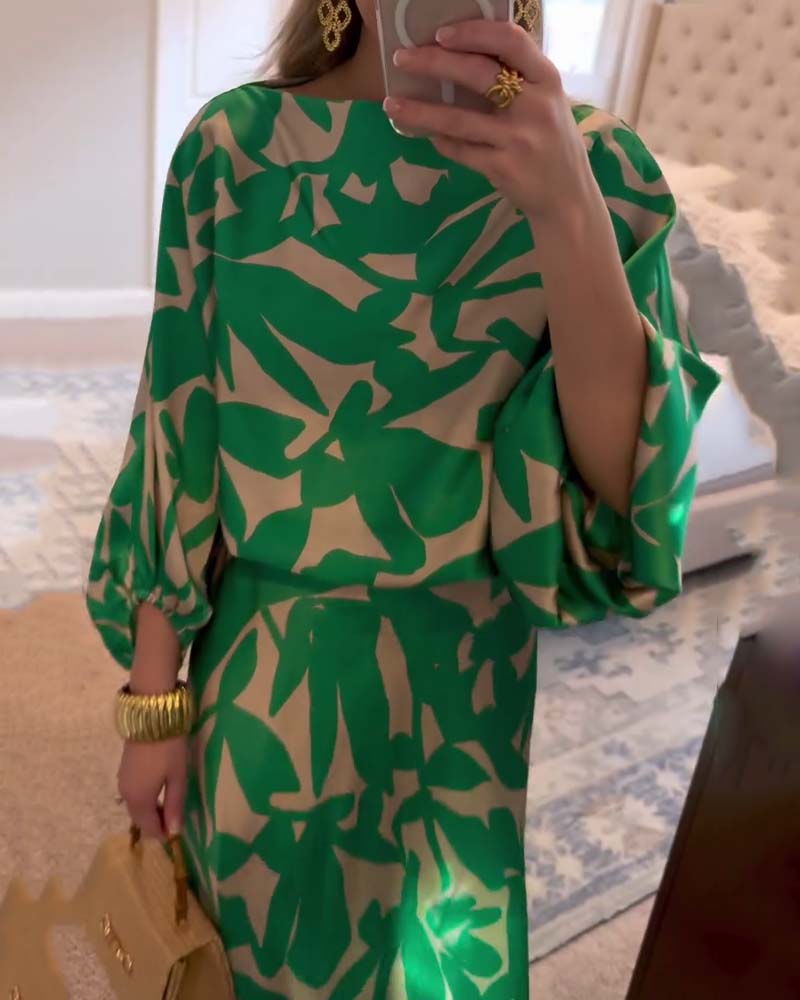 Elegant women's printed two-piece outfit with distinctive lantern sleeves for spring fashion.