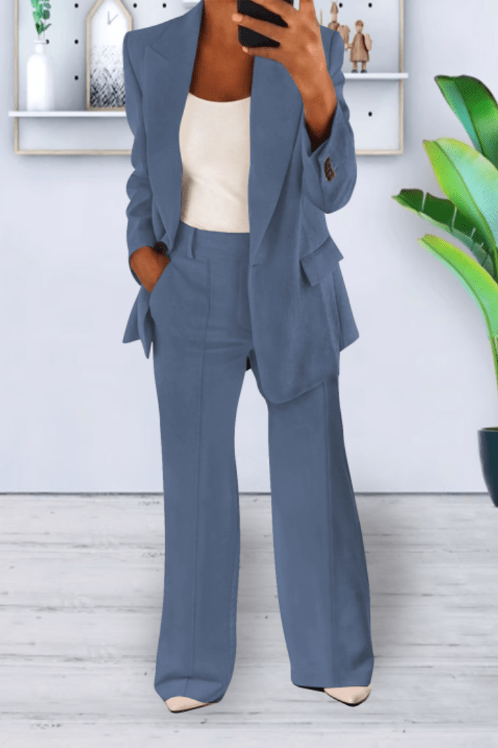 Versatile women's matching set, ideal for casual outfits, loungewear, travel, or summer fashion.
