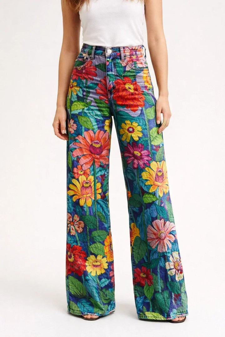 Women's relaxed fit baggy jeans, comfortable and trendy for all seasons.