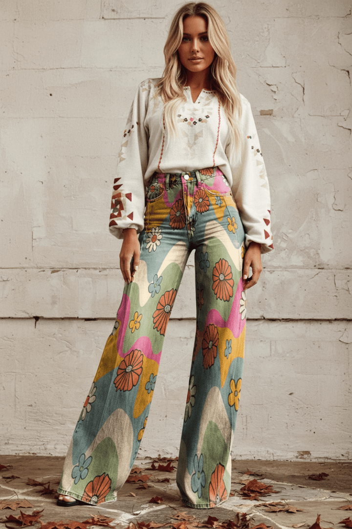 Casual women's summer jeans, with a comfortable loose fit & breathable design.