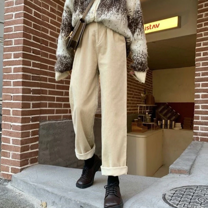 Autumn fashion women's relaxed fit trousers, ideal for cozy and stylish everyday wear.
