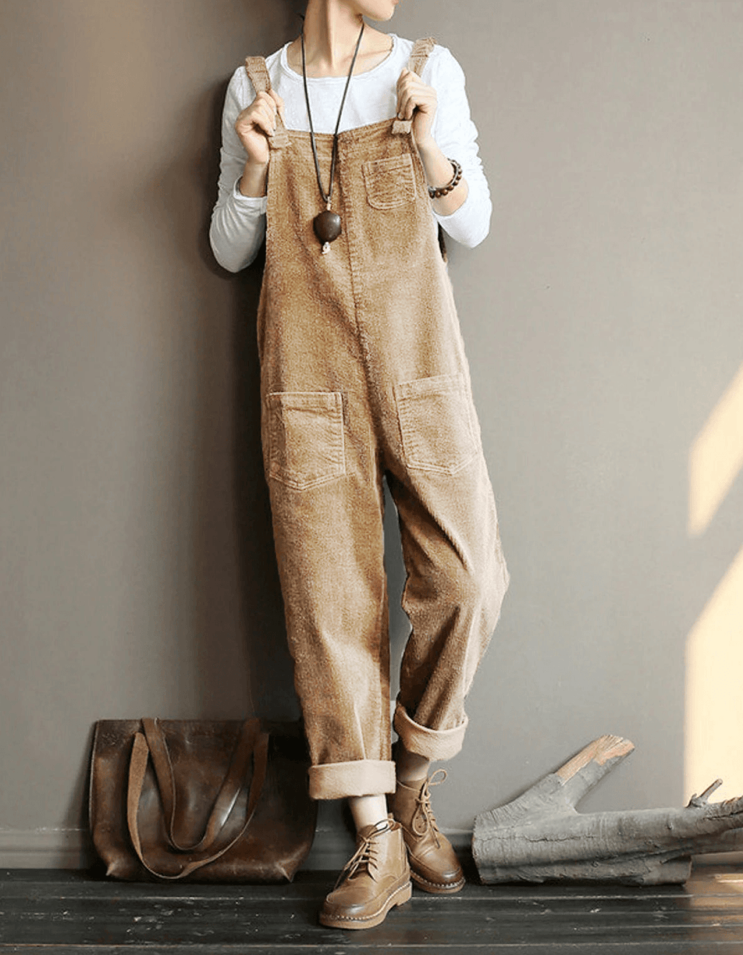 Casual women's wide-leg dungaree jumpsuit with adjustable straps & spacious patch pockets for a relaxed fit.