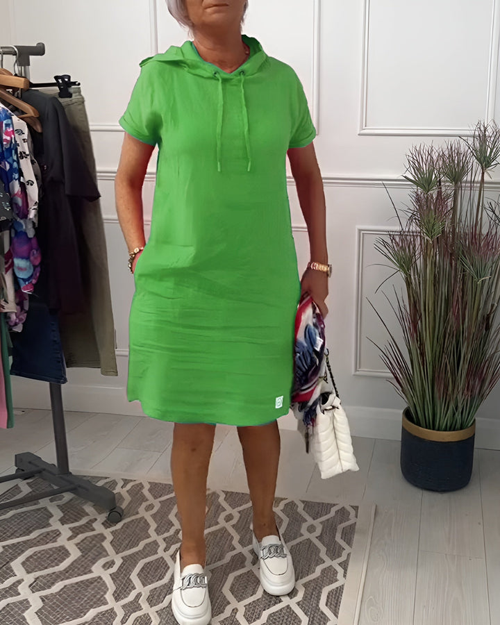 Chic women's hoodie midi dress, relaxed fit, with an adjustable hood, suitable for casual outings.
