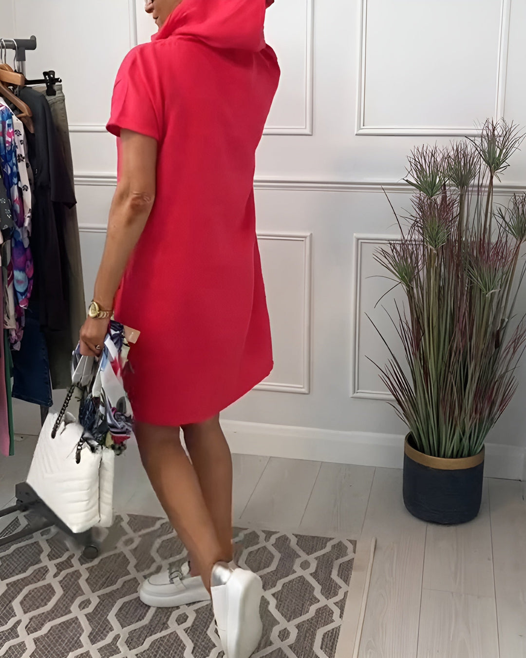 Comfortable women's midi hoodie dress, relaxed fit, adjustable hood, perfect for everyday style.