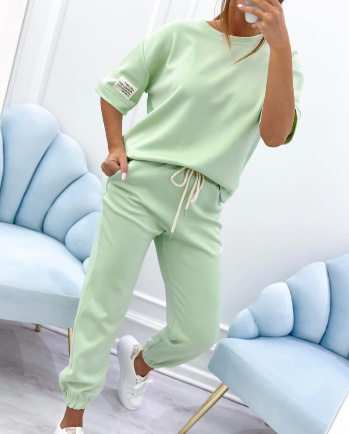 Relaxed fit women's short sleeve set, an essential matching outfit for summer comfort and casual style.