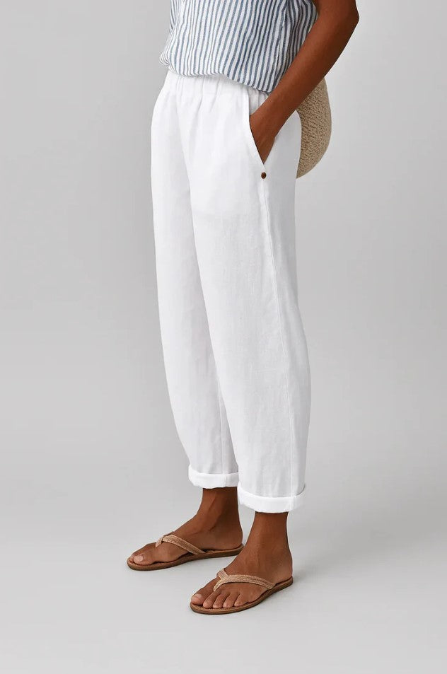Stylish women's straight-leg casual pants, ideal for spring and summer fashion. Features an elastic waist.