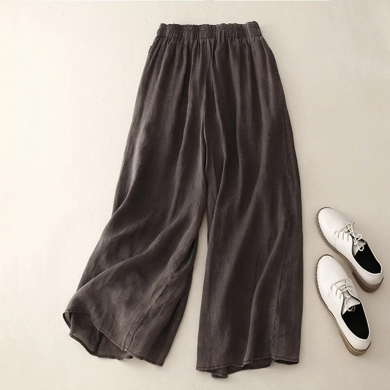 Versatile women's relaxed fit trousers, ideal as comfortable spring/summer pants or stylish fashion bottoms.