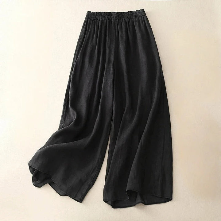 Loose fit women's trousers for ultimate comfort. Relaxed style pants, perfect for casual or dressed-up spring looks.