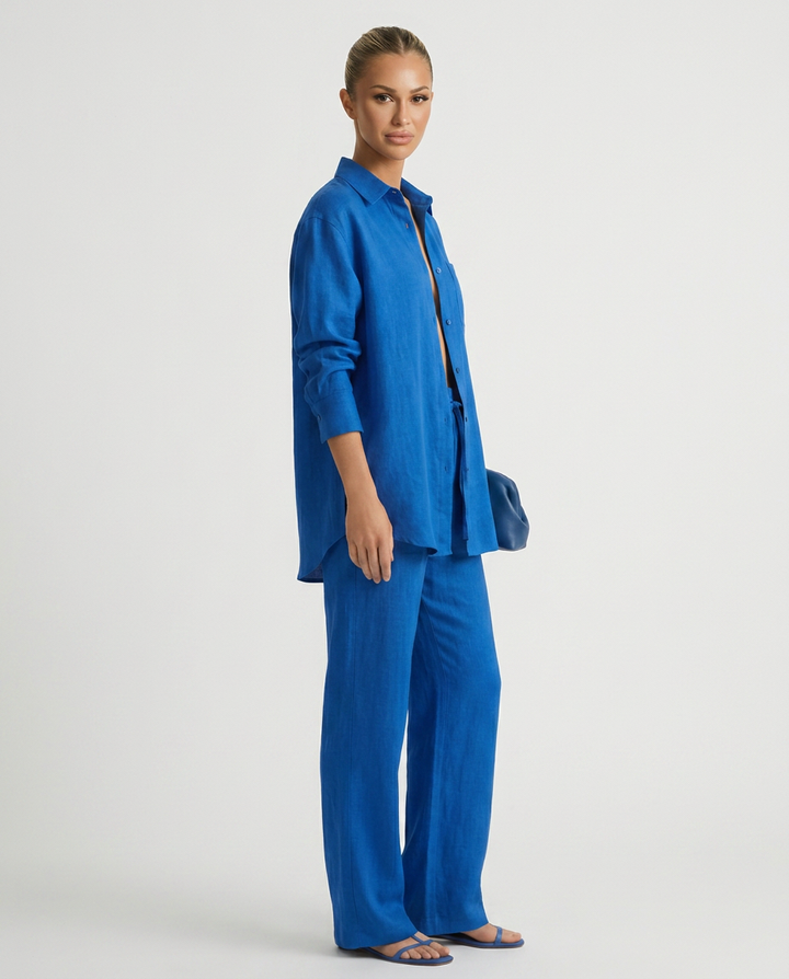 Women's relaxed fit lounge set in classic black, a comfortable two-piece outfit.