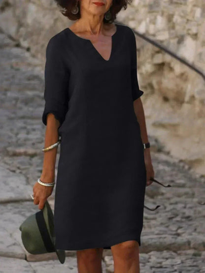 Comfortable women's flowy V-neck dress, relaxed fit with pockets, ideal for casual everyday fashion.