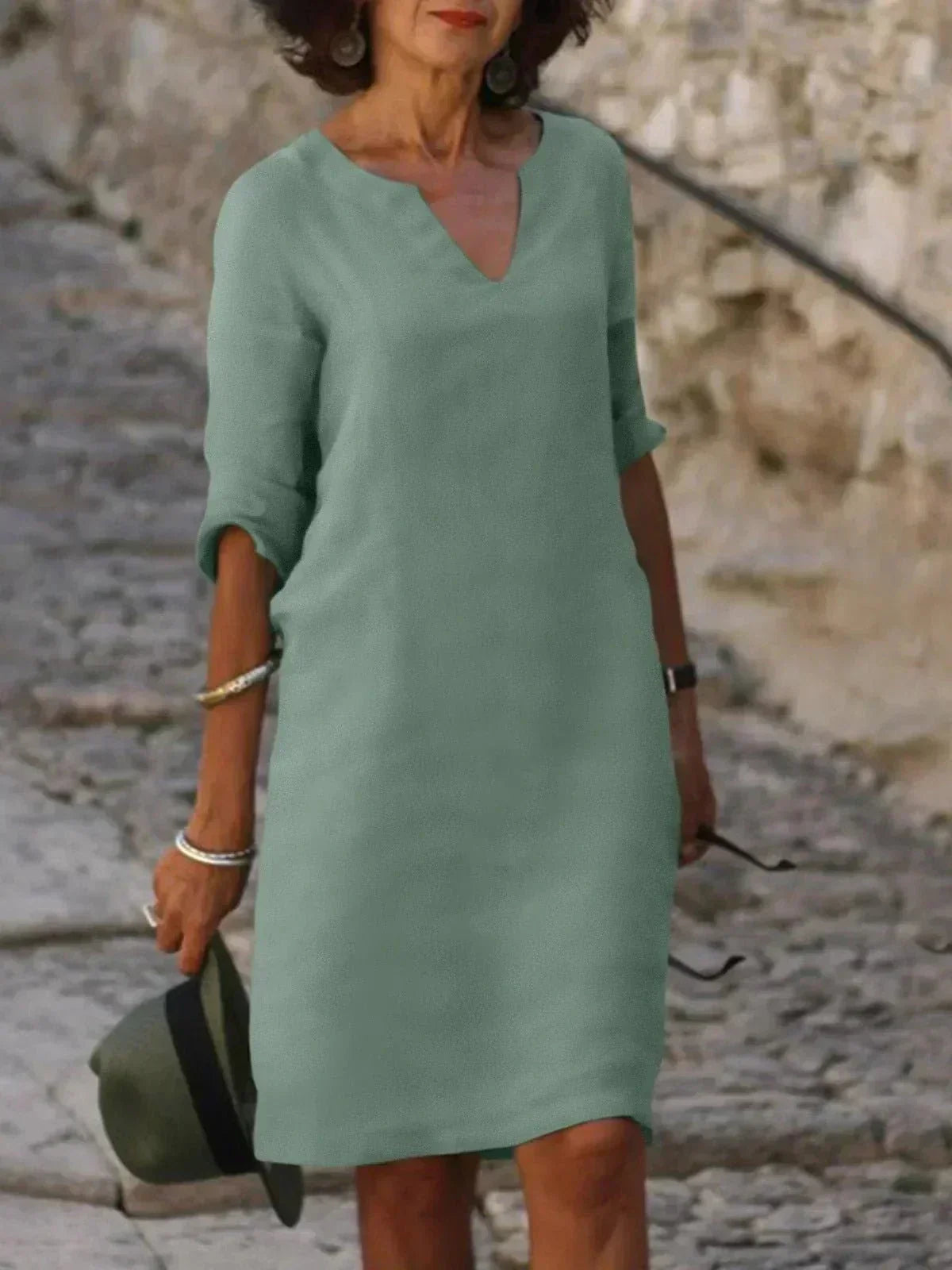 Women's V-neck short sleeve midi dress, relaxed fit with practical pockets for everyday comfort.