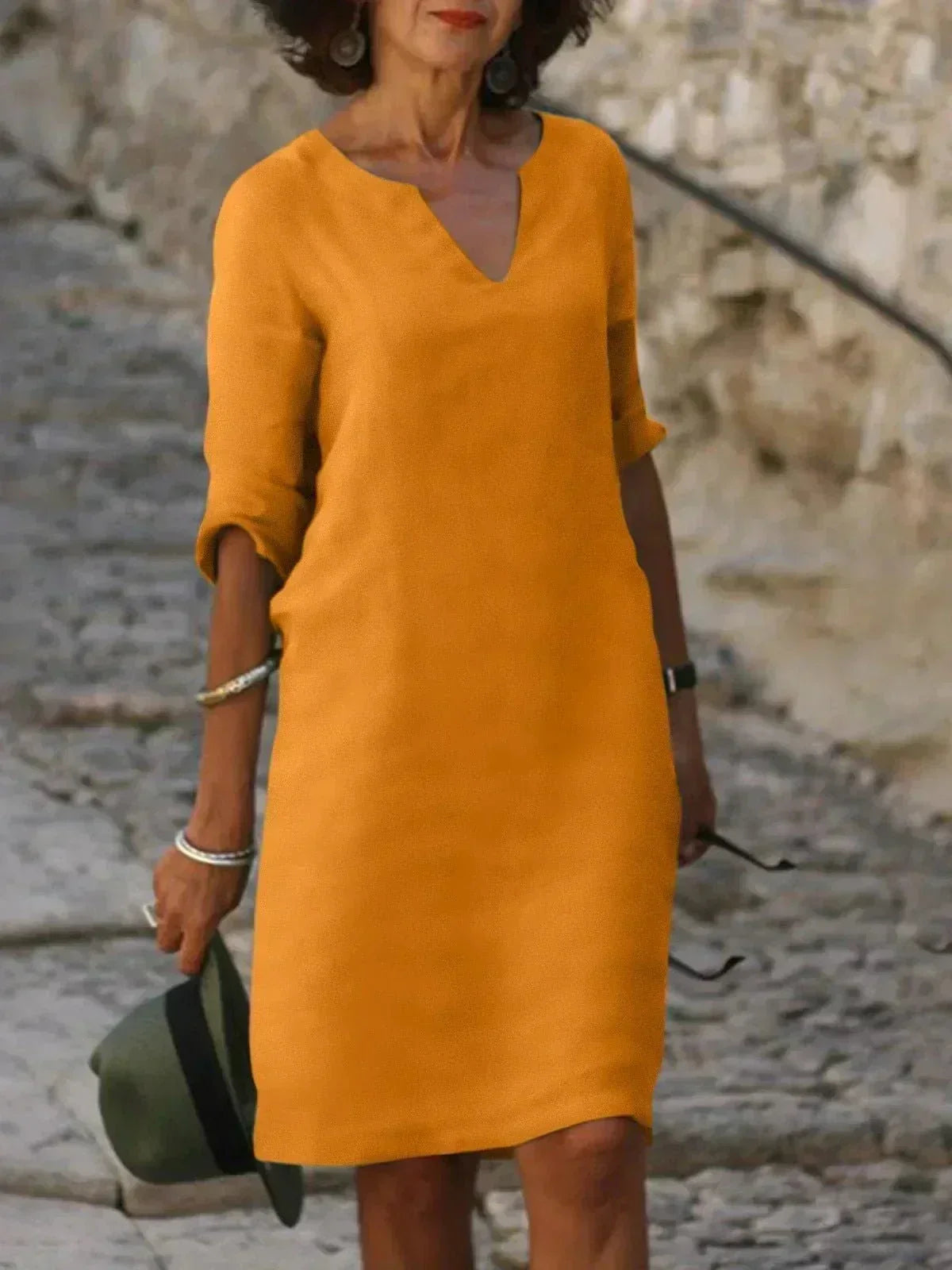 Everyday women's relaxed V-neck dress, comfortable midi length with short sleeves and convenient pockets.