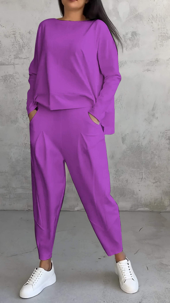 Complete women's two-piece set, long sleeve & relaxed fit, ideal for comfortable casual & loungewear.
