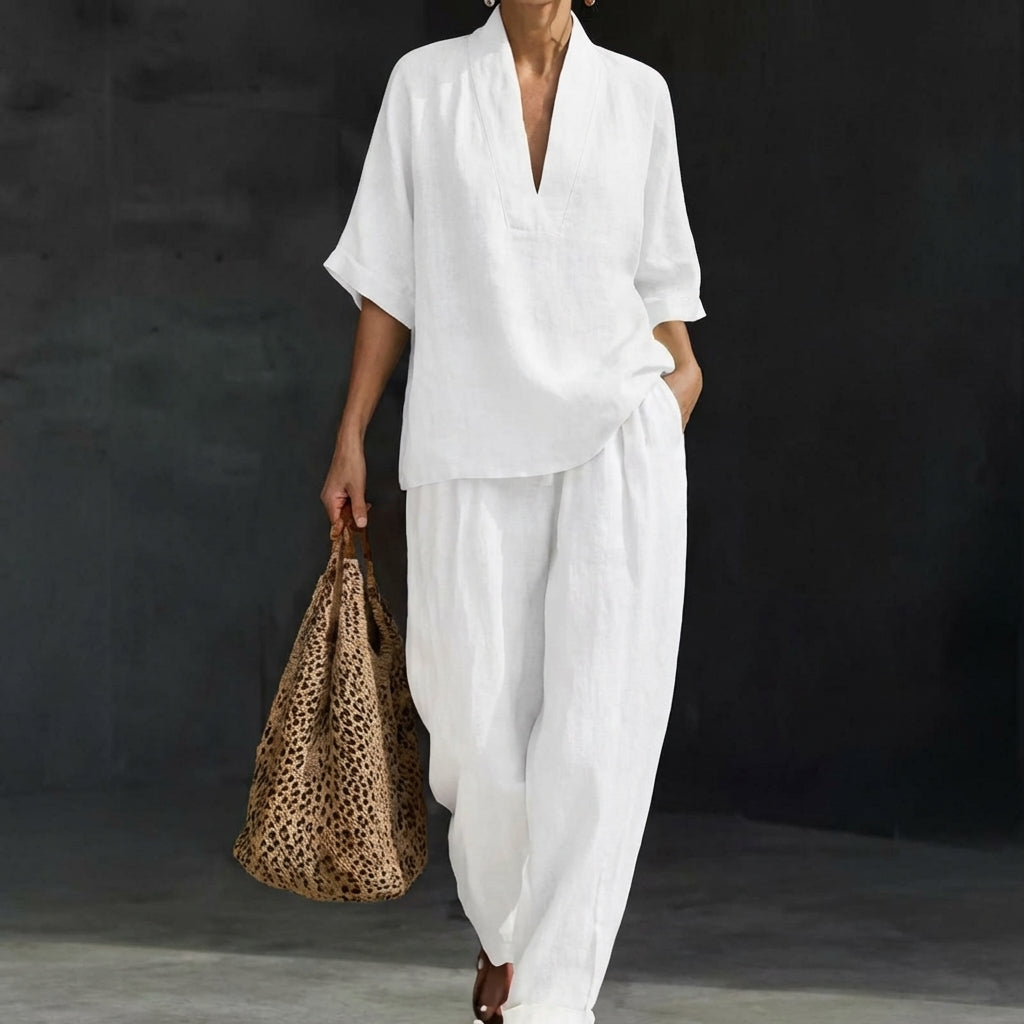 Comfortable women's two-piece set, ideal for travel fashion or elegant everyday wear.