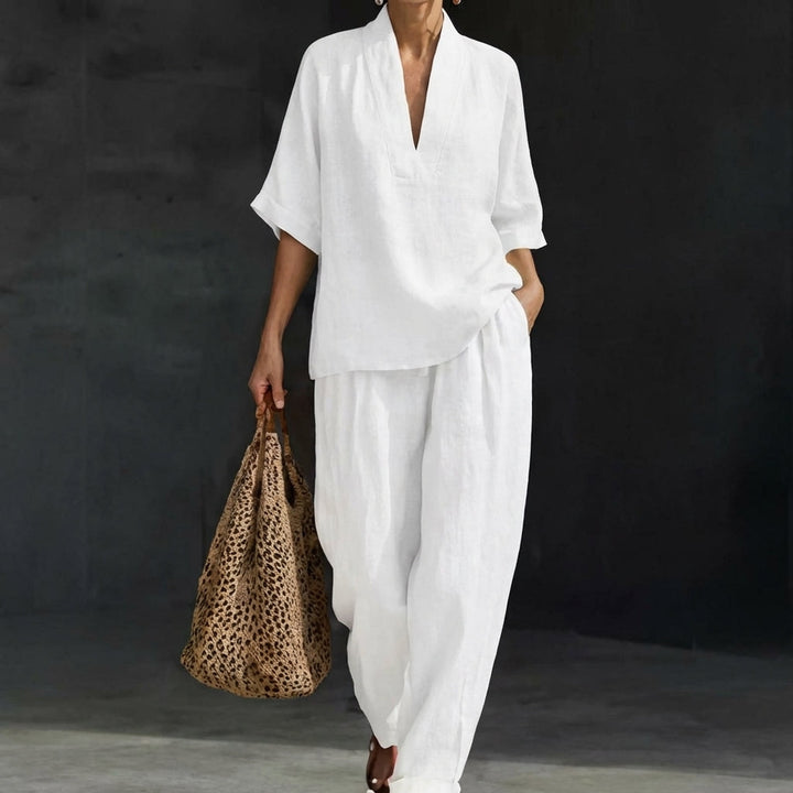 Comfortable women's two-piece set, ideal for travel fashion or elegant everyday wear.