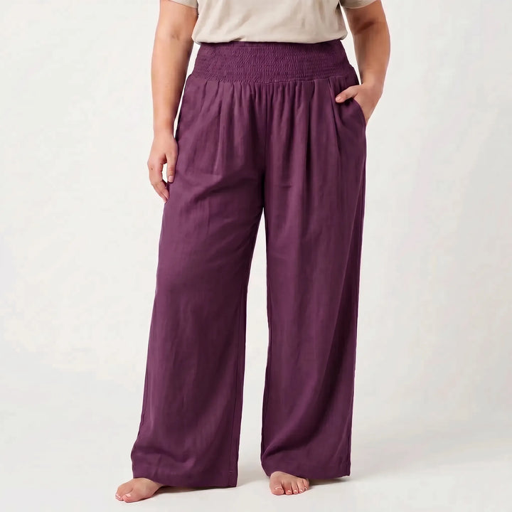 Flowy women's wide-leg trousers with an elastic waist, ideal for summer vacation outfits.