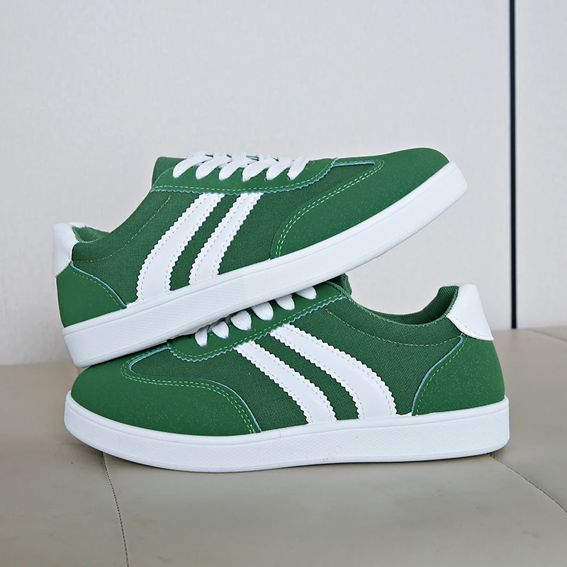 Fashionable women's comfort shoes, retro 80s sneakers with durable design for street style and everyday wear.