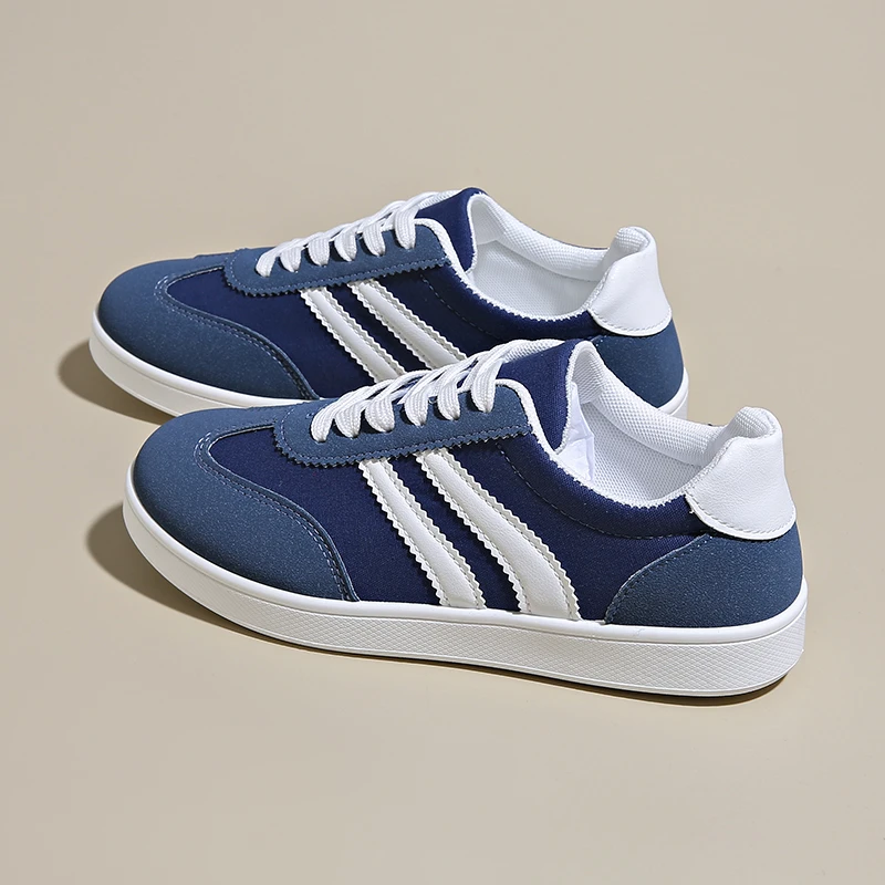 Casual women's fashion sneakers, celebrating 80s style with ultimate comfort. Ideal for a retro footwear look.