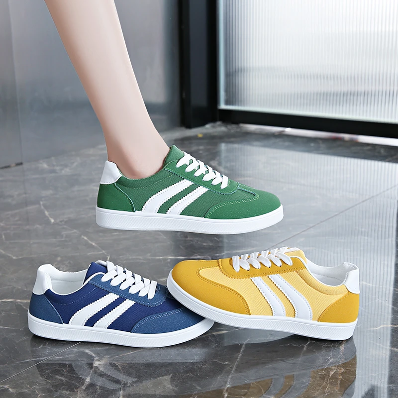 Women's lace-up retro 80s sneakers, featuring a comfortable design for vintage style and everyday fashion.