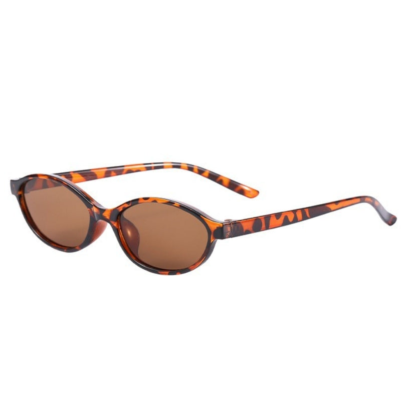 Chic black women's 90s retro cat-eye sunglasses with UV400 protection.