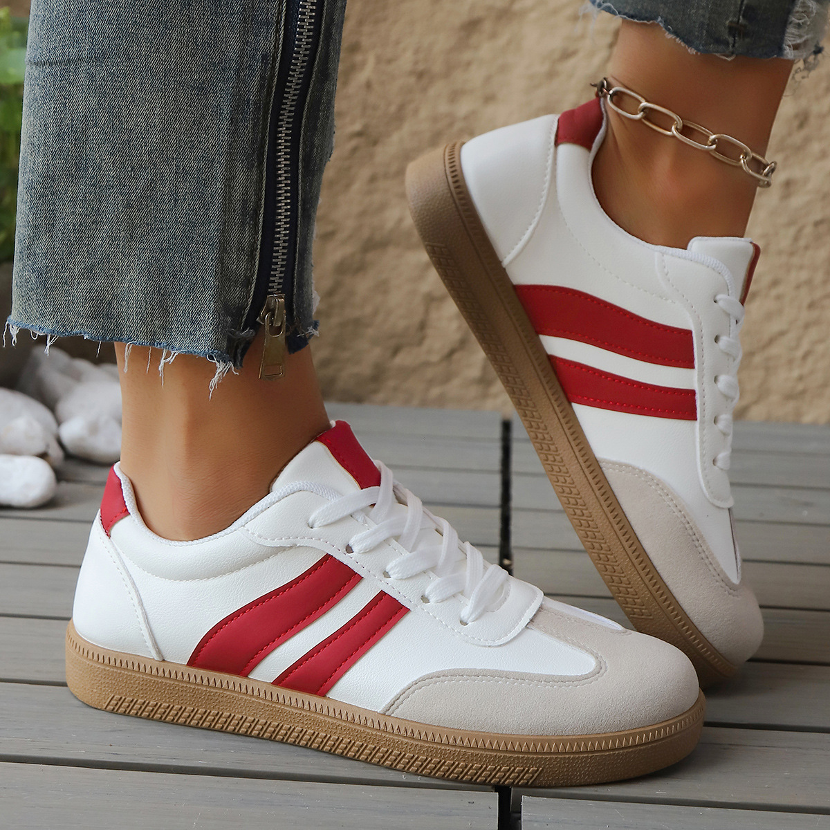 Women's retro comfort sneakers, vintage style. Classic design, perfect for casual everyday wear.