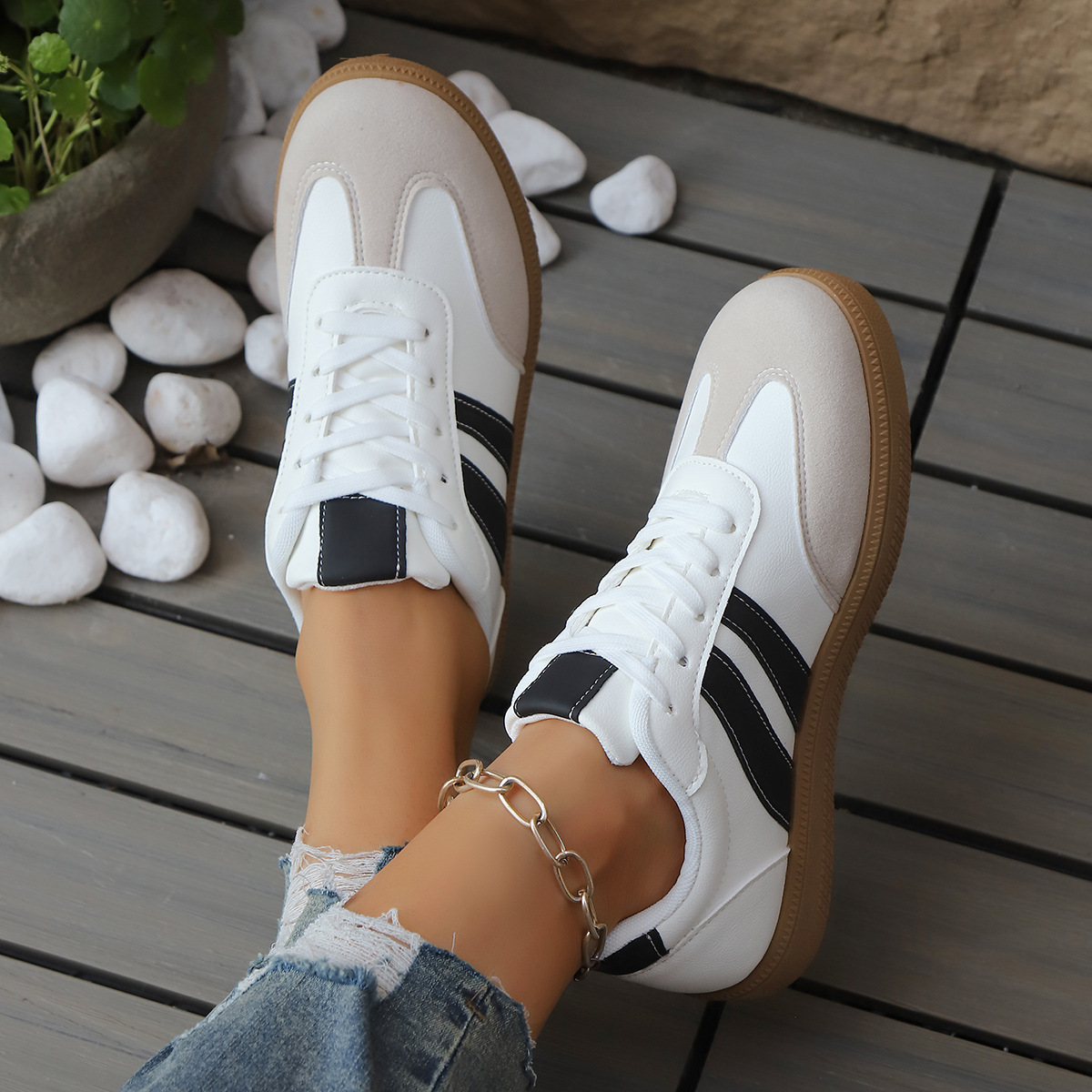 Women's retro comfort sneakers for an active lifestyle. Vintage athletic footwear, perfect for casual walks.