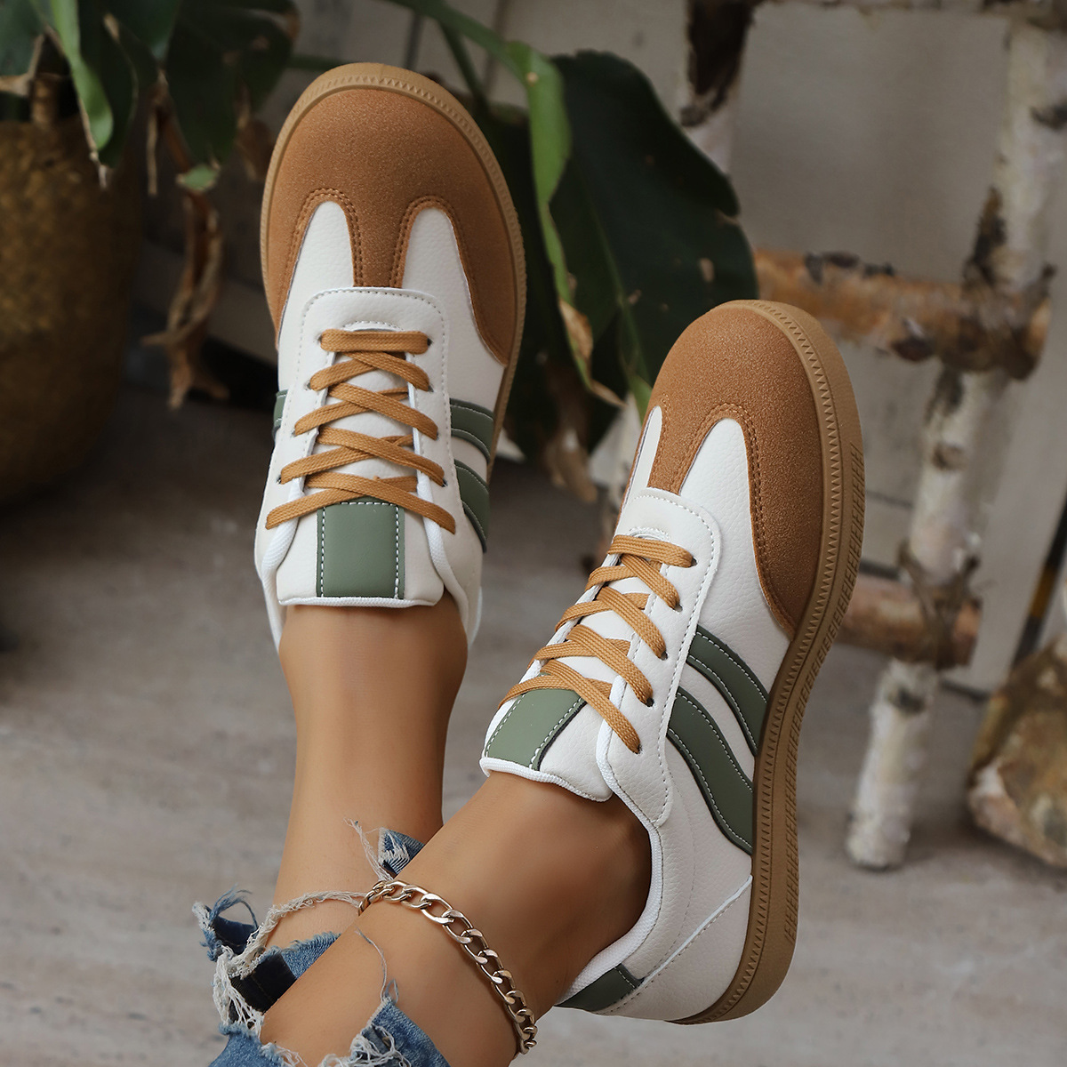 Versatile women's retro comfort sneakers. Vintage athletic footwear suitable for casual, everyday streetstyle.