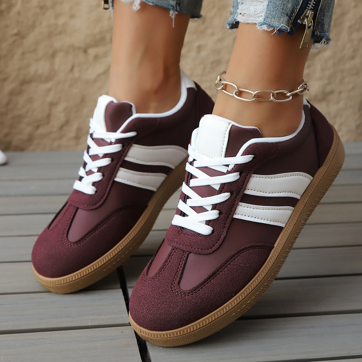 Women's retro comfort sneakers with durable outsole. Vintage athletic footwear for everyday wear.