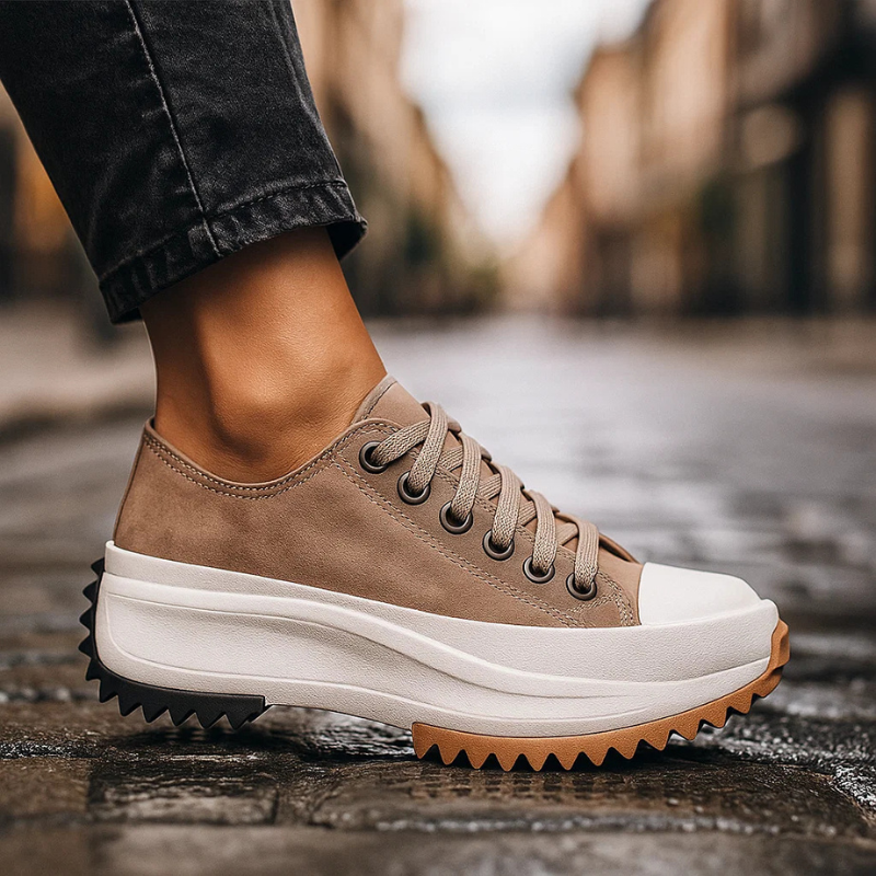 Women's retro platform sneakers, lace-up design for all-day comfort & vintage street style.