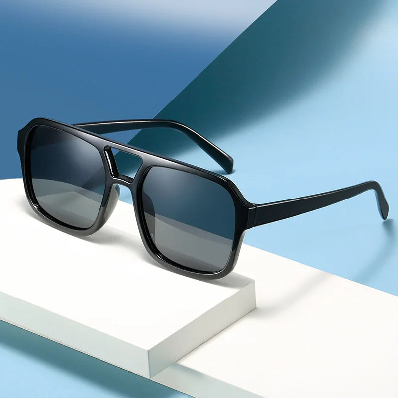 Fashionable women's retro square sunglasses, prismatic lenses, 100% UV protection.