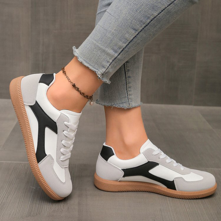 Women's retro striped sneakers, blending vintage style with modern all-day comfort for casual wear.