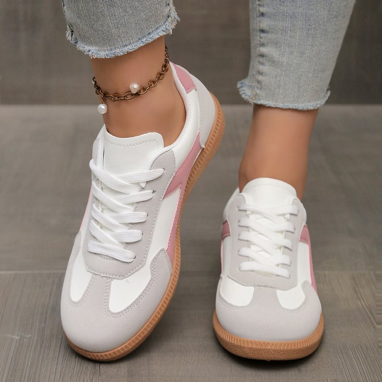Striped women's retro walking sneakers, combining vintage aesthetic with superior comfort for casual outings.