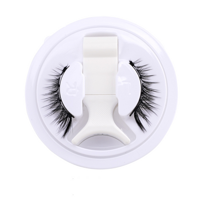 Wispy reusable magnetic eyelashes, perfect for a natural yet elegant, glue-free eye makeup look.