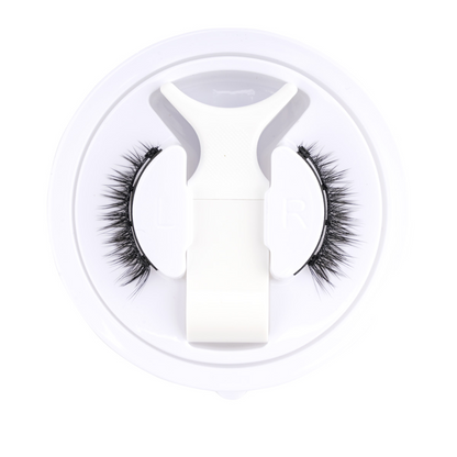 Cateye reusable magnetic false eyelashes for a glamorous, easy-to-apply, glue-free lash look.