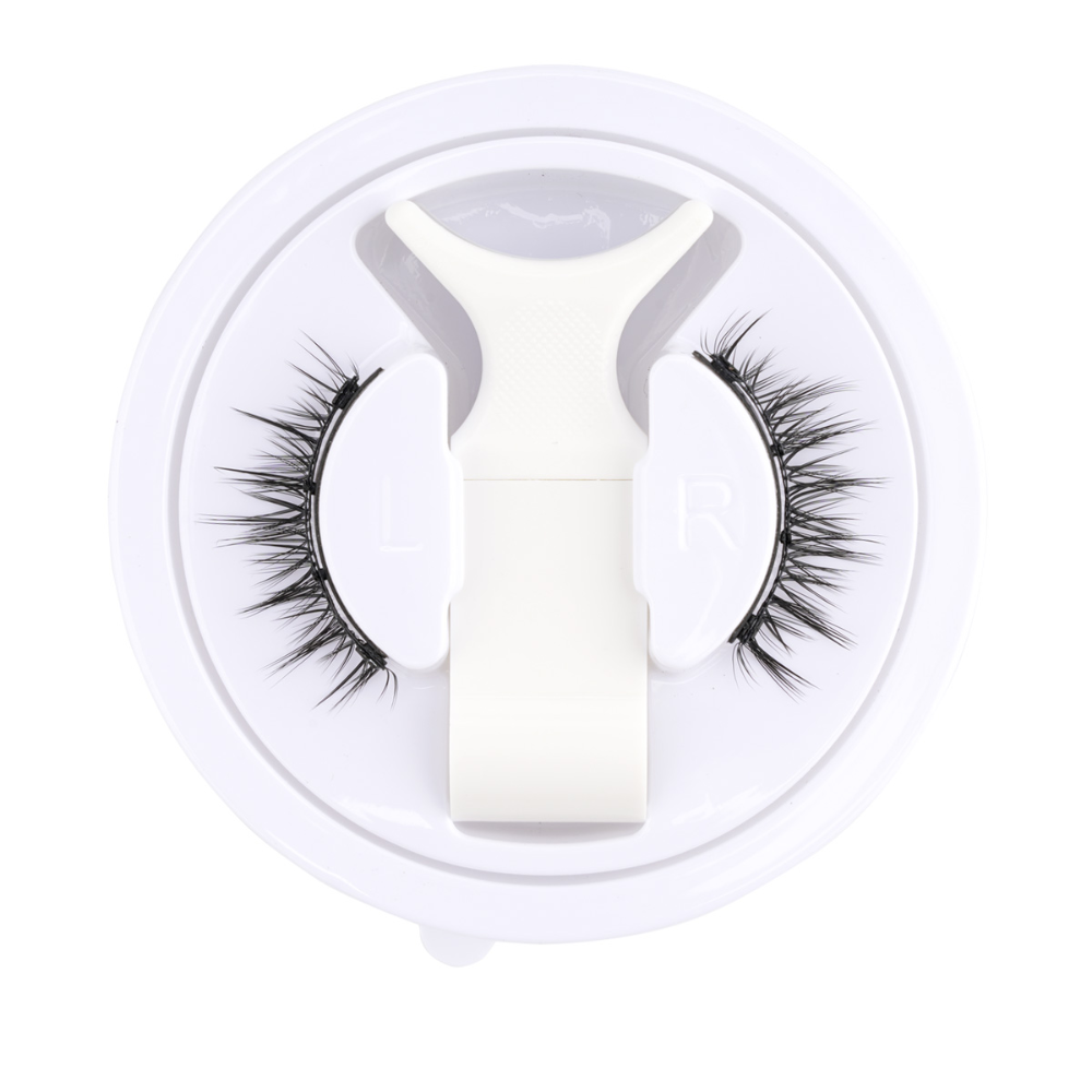 Thick and full reusable magnetic eyelashes, providing dramatic volume without any messy glue.