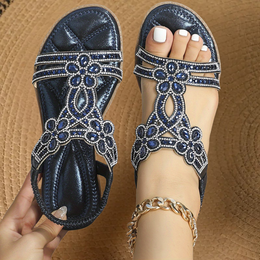 Fashionable women's rhinestone flat sandals, designed for stylish comfort during spring and summer seasons.