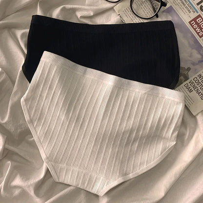 Seamless, comfortable women's high-rise ribbed cotton briefs, no-show panty 3-pack.