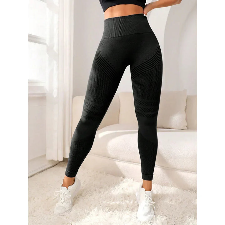Athletic women's seamless leggings, featuring booty lift & high waist for active comfort.