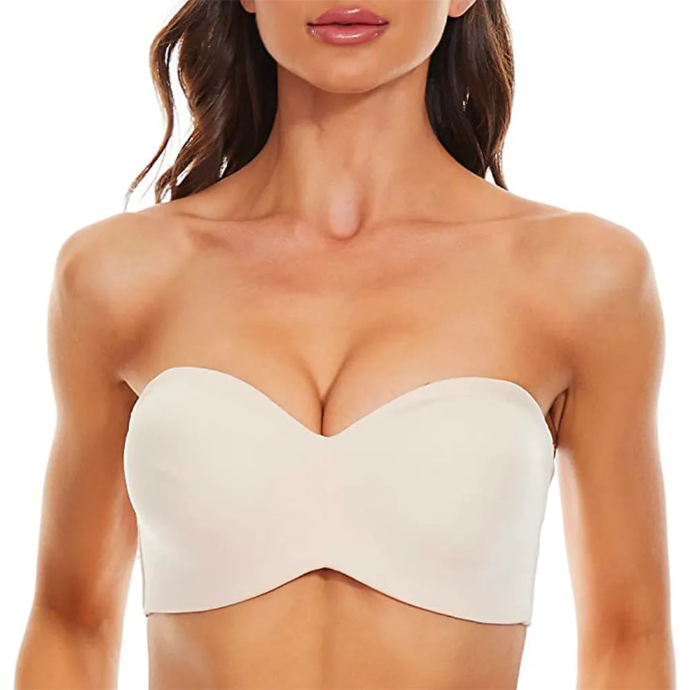 Comfortable plus-size seamless bra for women, designed for everyday wear with adjustable shoulder straps.