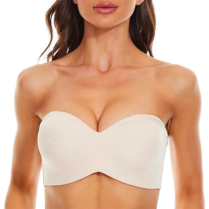 Comfortable plus-size seamless bra for women, designed for everyday wear with adjustable shoulder straps.