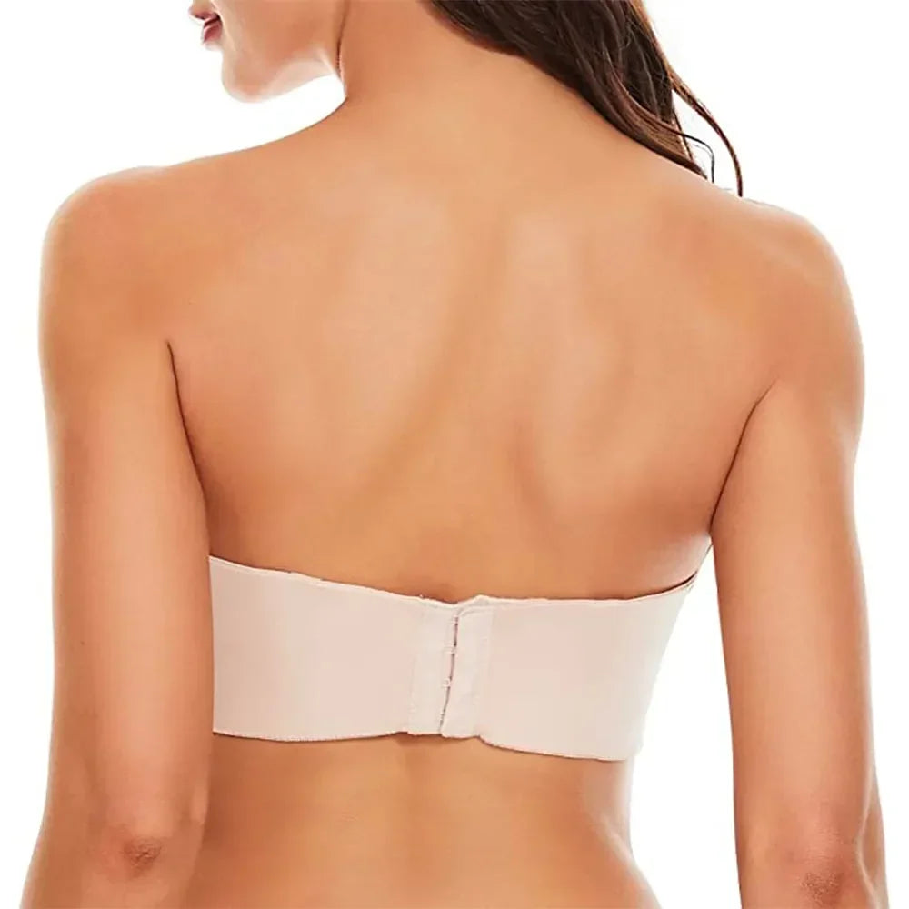 Soft, seamless underwear for plus-size women. This comfort bra features adjustable straps for a perfect fit.