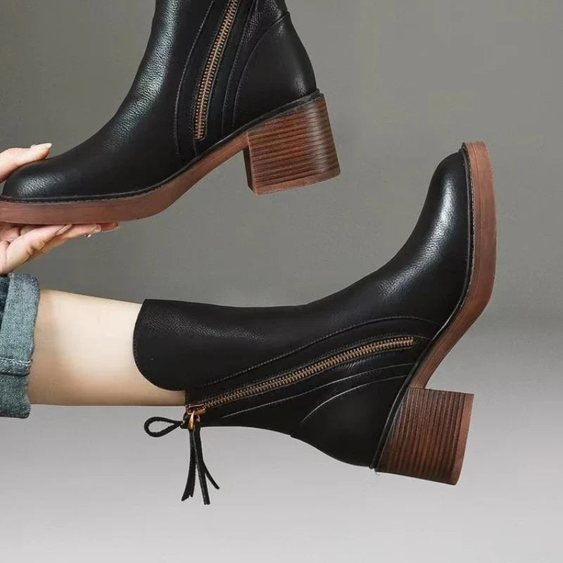 Women's Selene fall/winter ankle boots, combining a fashionable design with ultimate comfort for cold weather.